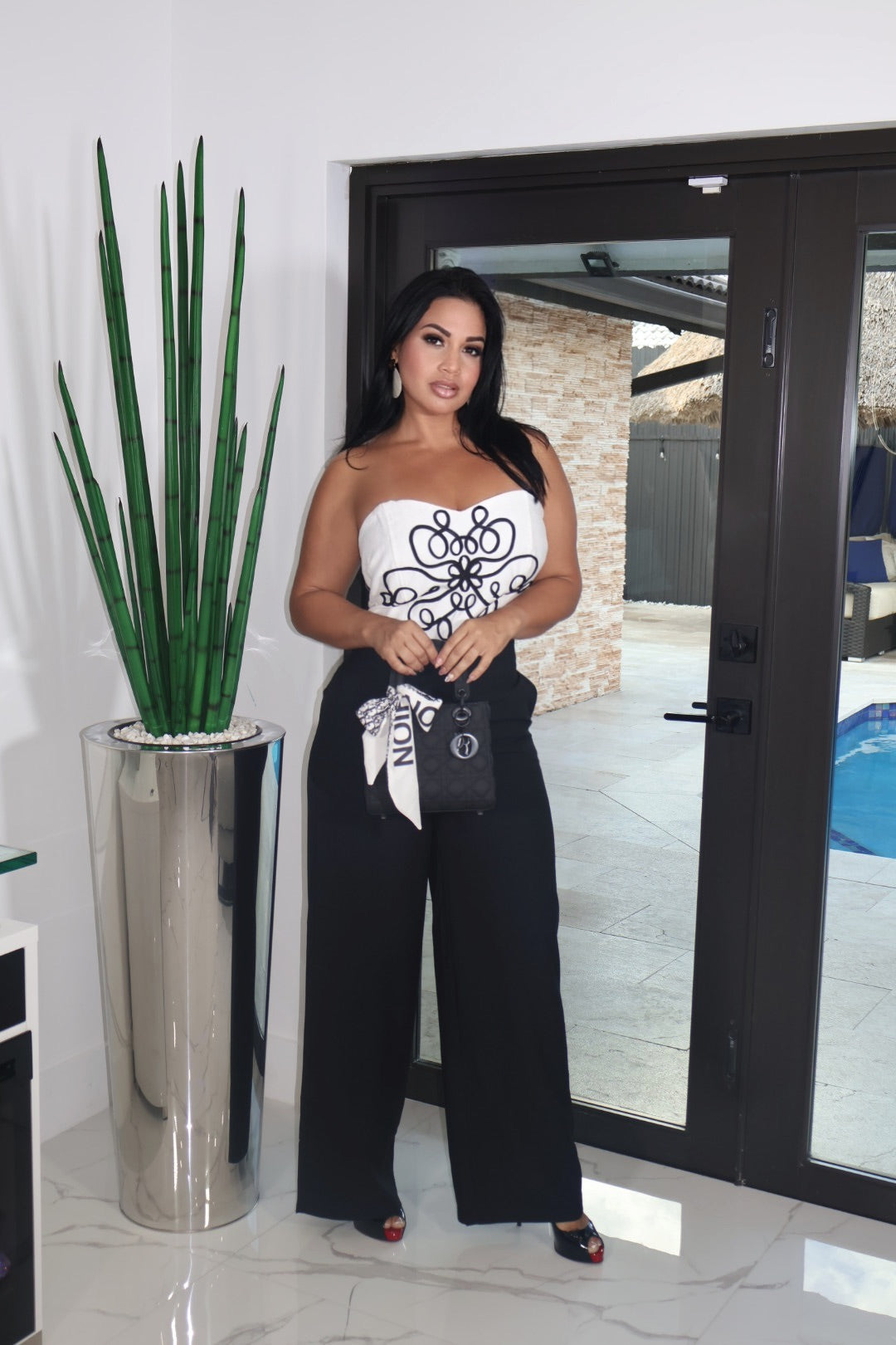 Black and white set