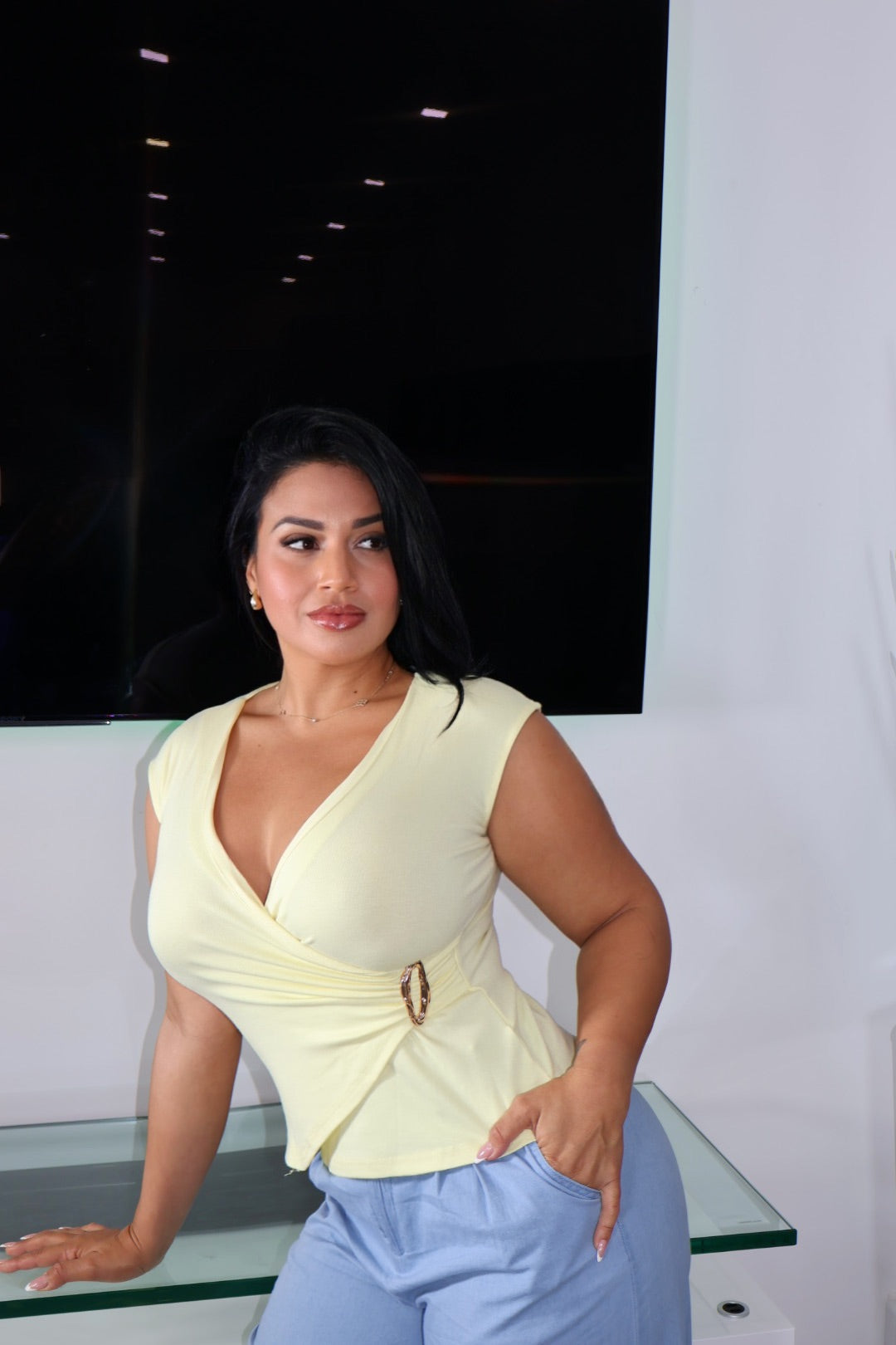 Butter yellow top
