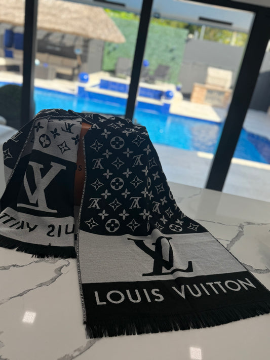 LV scarf